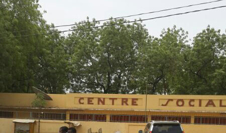 Le centre social du quartier Champs de fil à N'Djamena. Crédits photo : michilke.over-blog.com Le centre social du quartier Champs de fil à N'Djamena. Crédits photo : michilke.over-blog.com