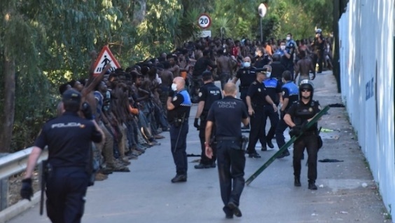 Mais que font des agents des services de renseignement algérien au préside occupé de Sebta ? Mais que font des agents des services de renseignement algérien au préside occupé de Sebta ?