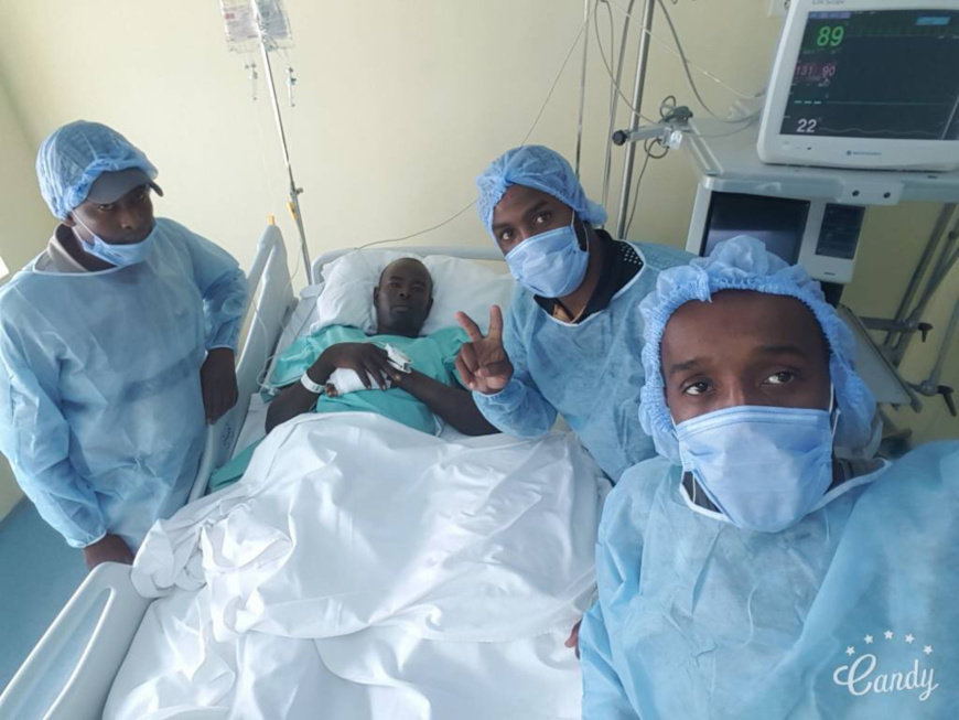 Le colonel Dadi Chidi Kokei, soigné dans un hôpital. Le colonel Dadi Chidi Kokei, soigné dans un hôpital.