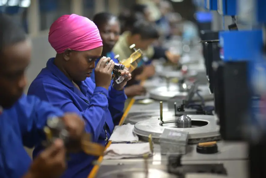 Employés d’une entreprise de taille et de polissage de diamants à Gaborone, au Botswana. (Monirul Bhuiyan/AFP/Getty Images)