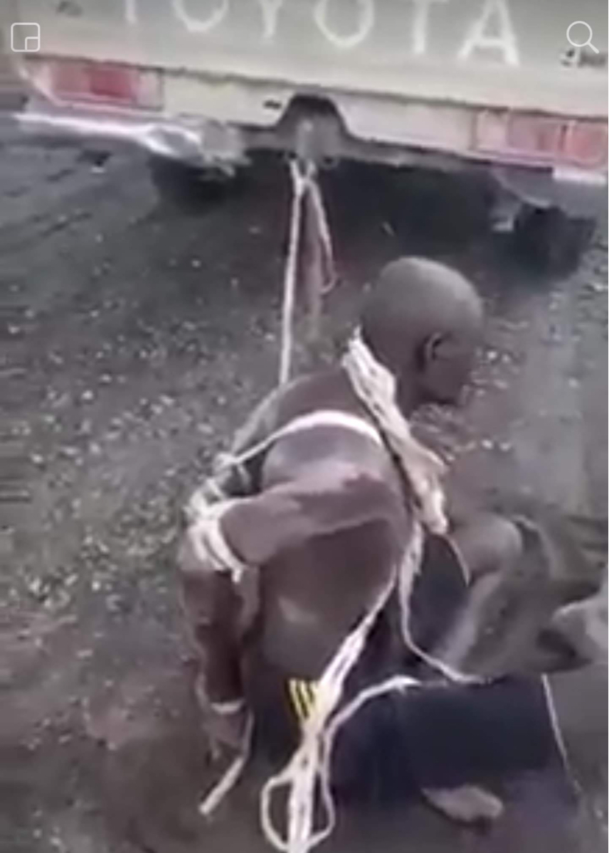 Tchad : un homme ligoté et trainé derrière une Toyota au Tibesti Tchad : un homme ligoté et trainé derrière une Toyota au Tibesti