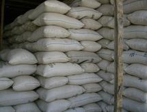 Plus de 400 000 sacs d’arachides sont en stock dans les magasins et risquent de se détériorier si la mesure n’est pas levée. /Photo E.N/Alwihda