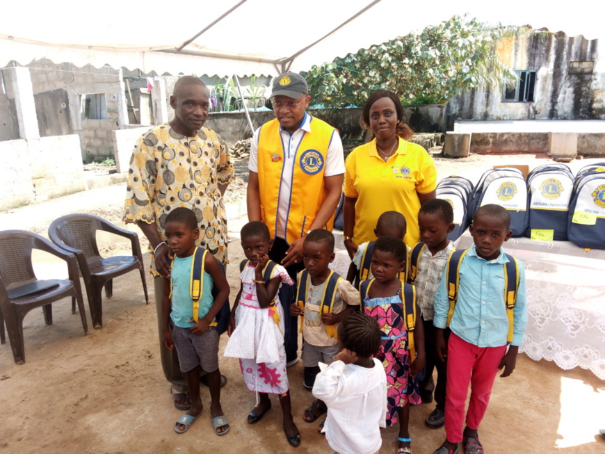 Côte d’Ivoire/Orphelinat Jean-Emmanuela de Monga : Le Lions Club Abidjan Harmonie fait don de kits scolaires Côte d’Ivoire/Orphelinat Jean-Emmanuela de Monga : Le Lions Club Abidjan Harmonie fait don de kits scolaires