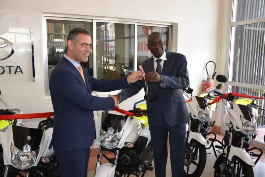 La France offre 20 motos à la police pour renforcer la sécurité de N’Djamena