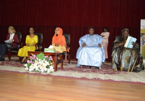 Tchad : "l'ignorance tue plus que la maladie", Hinda Déby Tchad : "l'ignorance tue plus que la maladie", Hinda Déby