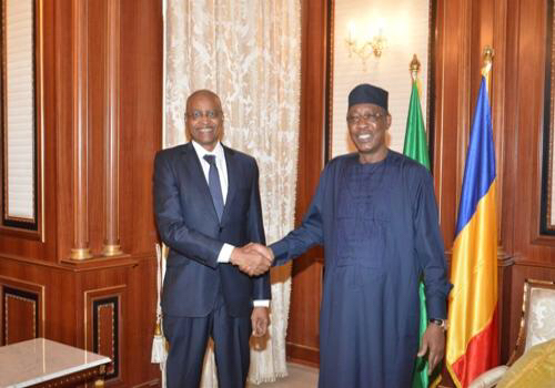 Tchad : Acheikh Ibn Oumar s’est entretenu avec le Président Déby Tchad : Acheikh Ibn Oumar s’est entretenu avec le Président Déby