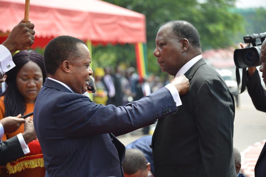 Décoration du Professeur Théophile Obenga à la 60 ème journée de la République Décoration du Professeur Théophile Obenga à la 60 ème journée de la République