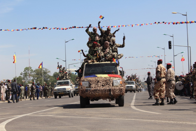 Un convoi de l'armée tchadienne revenant du Nigeria, défile à la Place de la Nation. © Alwihda Info/D.W. Un convoi de l'armée tchadienne revenant du Nigeria, défile à la Place de la Nation. © Alwihda Info/D.W.