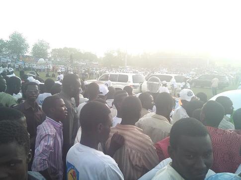 La foule au stade de N'Djamena devant le Président. Photo Alwihda.