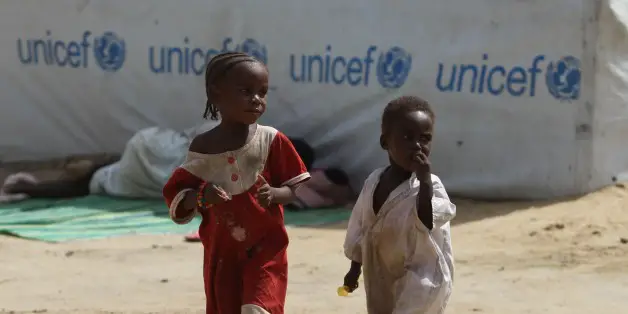 Des enfants réfugiés près d'un camp au Tchad. © DR