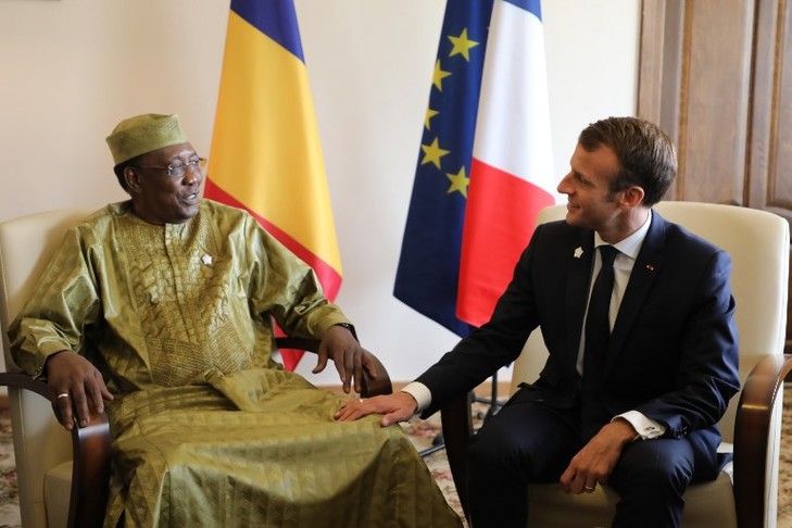 Idriss Deby, le président tchadien et Emmanuel Macron, le 11 octobre 2018. / LUDOVIC MARIN/AFP