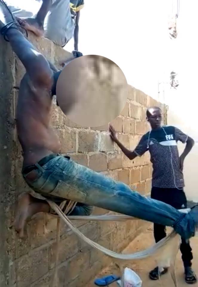Capture d'écran. Tchad : un homme torturé à mort à N'Djamena. © Abdelkerim Yacoub/DR Capture d'écran. Tchad : un homme torturé à mort à N'Djamena. © Abdelkerim Yacoub/DR