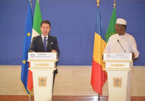 Le président du Tchad, Idriss Déby (droite) et le chef du conseil de gouvernement italien, Giuseppe Conte. © PR