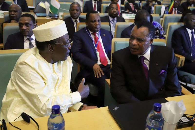 Sassou N'Guesso (à droite) et Idriss Deby (à gauche). © Reuters Sassou N'Guesso (à droite) et Idriss Deby (à gauche). © Reuters