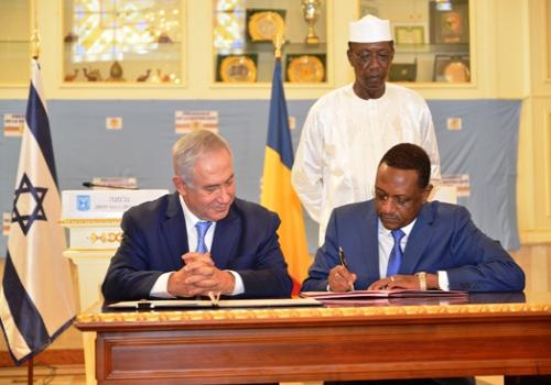 Signature d'un protocole d'accord entre le Tchad et Israël, ce dimanche 20 décembre à N'Djamena. Signature d'un protocole d'accord entre le Tchad et Israël, ce dimanche 20 décembre à N'Djamena.