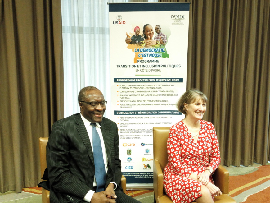 Chris Fomonyoh, directeur régional Afrique de NDI (à gauche) et Katherine Brucker, la Chargée d’Affaires de l’ambassade des Etats-Unis en Côte d’Ivoire Chris Fomonyoh, directeur régional Afrique de NDI (à gauche) et Katherine Brucker, la Chargée d’Affaires de l’ambassade des Etats-Unis en Côte d’Ivoire