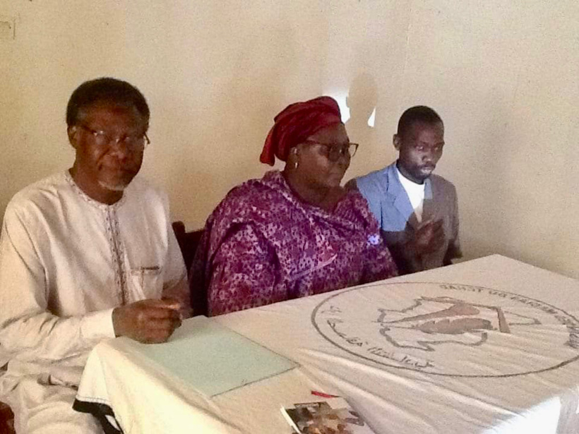 Tchad : le COSC dénonce "une intervention aux relents de Françafrique". © Alwihda Info Tchad : le COSC dénonce "une intervention aux relents de Françafrique". © Alwihda Info