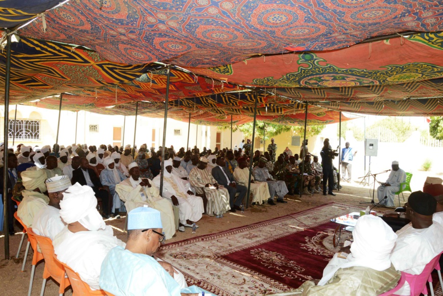 Rencontre du chef de l'Etat tchadien avec les représentants des populations du Ouaddaï et Sila, à Abéché. Rencontre du chef de l'Etat tchadien avec les représentants des populations du Ouaddaï et Sila, à Abéché.