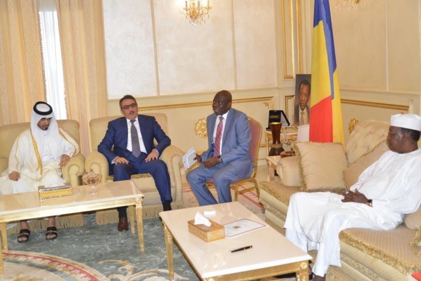 Tchad : le conseiller à la sécurité du Qatar reçu par Idriss Déby. © PR Tchad : le conseiller à la sécurité du Qatar reçu par Idriss Déby. © PR