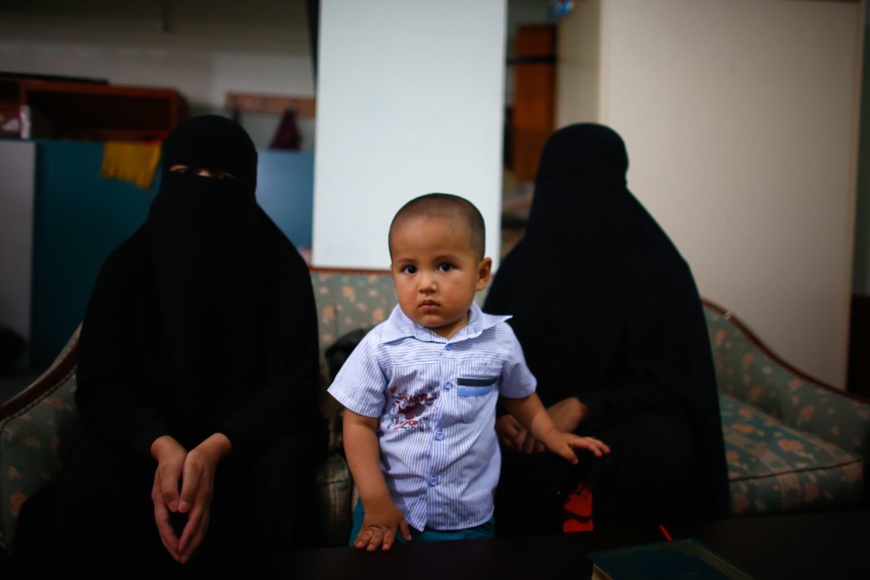 Des réfugiées ouïgoures attendent d’être interviewées par Reuters à Istanbul, le 16 juillet 2015. (© Osman Orsal/Reuters) Des réfugiées ouïgoures attendent d’être interviewées par Reuters à Istanbul, le 16 juillet 2015. (© Osman Orsal/Reuters)