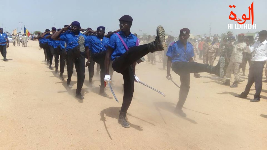 Des policiers lors d'un défilé au Tchad. © Alwihda Info Des policiers lors d'un défilé au Tchad. © Alwihda Info