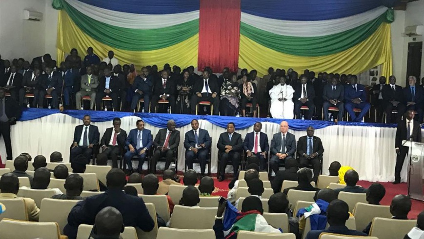 Cérémonie de signature de l'accord de paix entre le gouvernement centrafricain et les groupes armés, le 6 février 2019 à Bangui. © https://twitter.com/UN_CAR Cérémonie de signature de l'accord de paix entre le gouvernement centrafricain et les groupes armés, le 6 février 2019 à Bangui. © https://twitter.com/UN_CAR