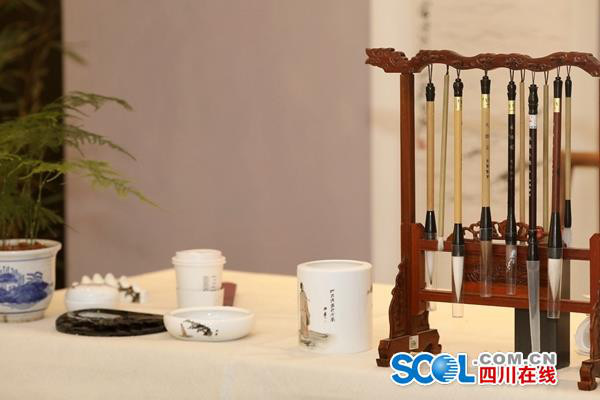 First Du Fu poetry-themed KFC restaurant opens in Chengdu First Du Fu poetry-themed KFC restaurant opens in Chengdu