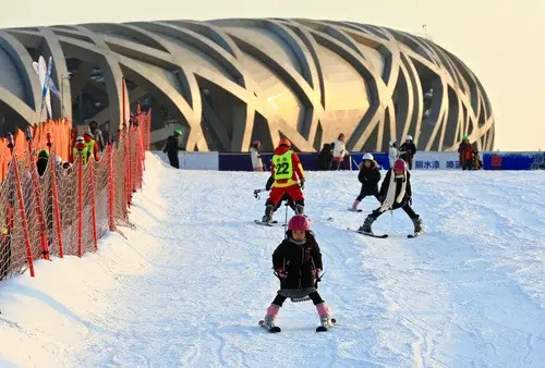Players ski along a ski trail outside the Bird Nest stadium in Beijing, Feb.8, 2019. (Photo from CFP)