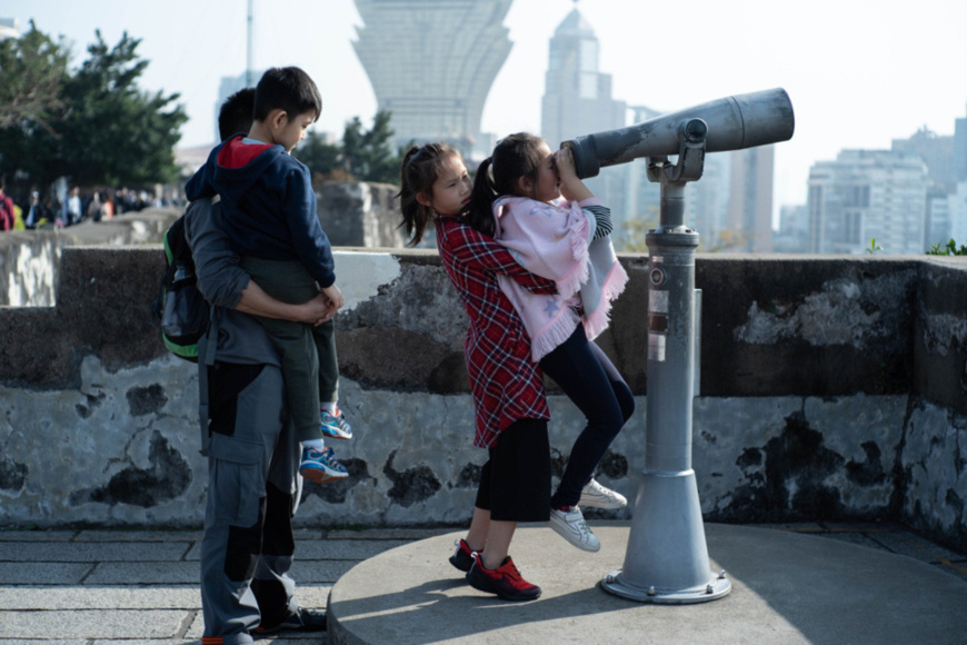 Tourists visit Mount Fortress in Macao on Jan. 23, 2019. Visitor arrivals in China's Macao Special Administrative Region (SAR) made a record of 35.80 million in 2018, increasing by 9.8 percent year-on-year and hitting a record high, the SAR's statistics service told a press conference on the same day. The opening of Hong Kong-Zhuhai-Macao Bridge and some other factors contribute to the satisfactory performance of its tourism industry. (Xinhua/Cheong Kam Ka)