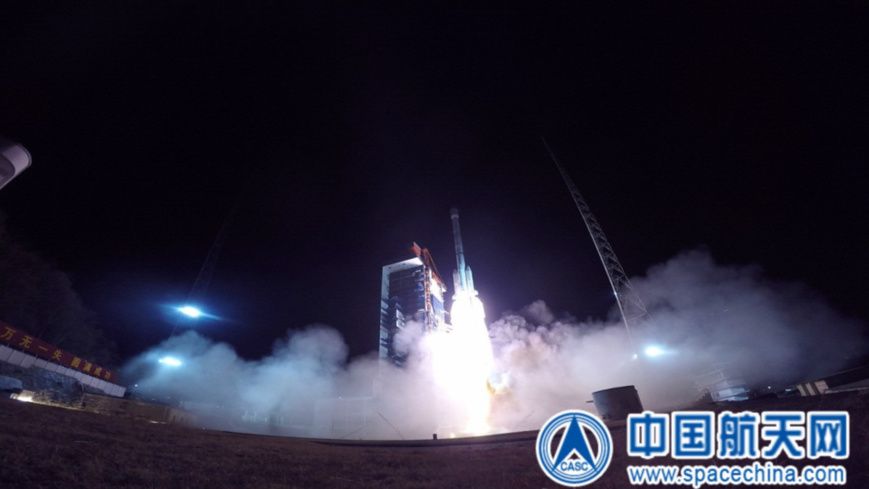The Long March-3B carrier rocket is lifting up. (Photo/Gao Nan)