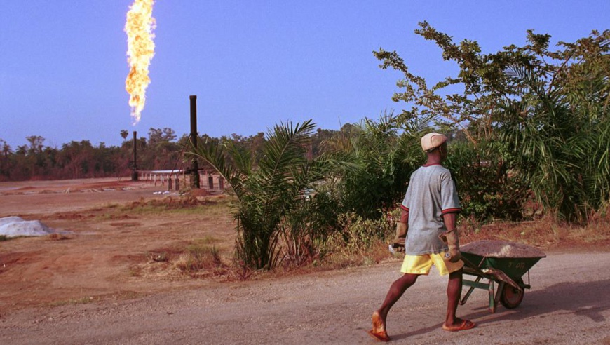 Près d'un champ de pétrole au Nigeria. Chris Hondros/Getty Images
