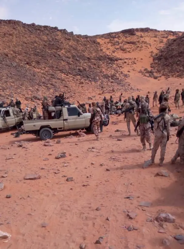 Des militaires tchadiens à l'extrême nord du Tchad lors d'une patrouille. © Alwihda Info