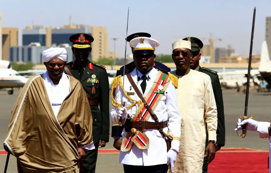 Idriss Déby et Hassan Omar El Béchir à Khartoum le jeudi 4 avril 2019. © DR