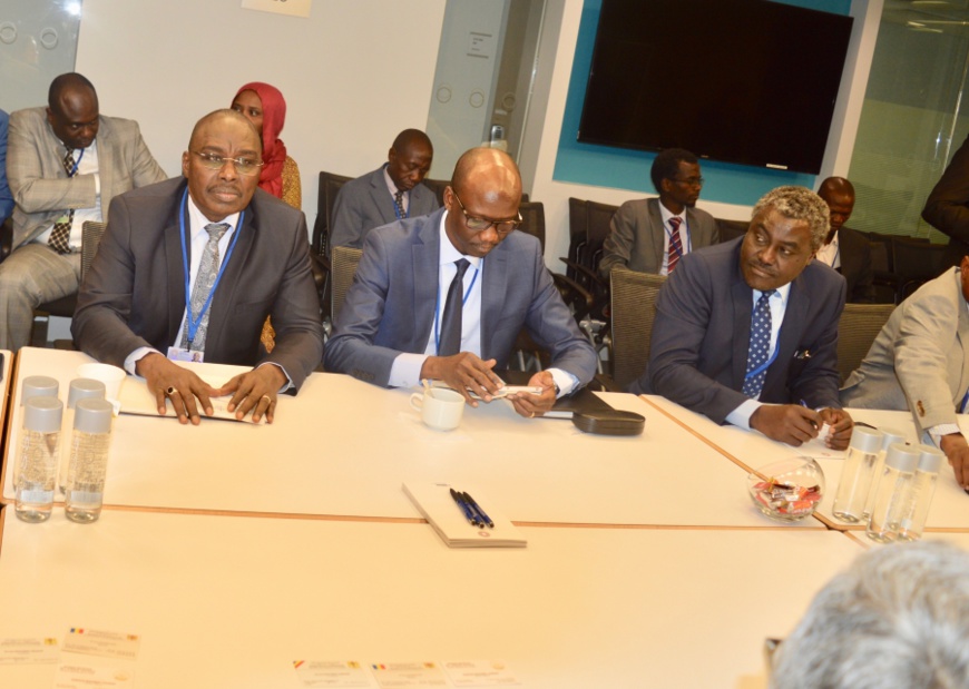 La délégation tchadienne conduite par le ministre des Finances et du Budget, Allali Mahamat Abakar à Washington. © MFB La délégation tchadienne conduite par le ministre des Finances et du Budget, Allali Mahamat Abakar à Washington. © MFB