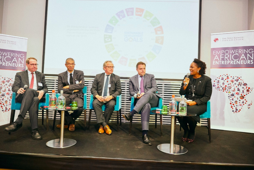 G-D: M. Carl Michiels, Directeur du Centre européen de gestion des politiques de développement (ECDPM); S.E. Lionel Zinsou, ancien Premier ministre de la République du Bénin; Bruno Wenn, ancien PDG de DEG, société allemande d’investissement et de développement et membre du conseil consultatif de la Fondation Tony Elumelu; M. Philippe De Backer, ministre belge de l'Agenda numérique, des Télécommunications et de la Poste; et Ifeyinwa Ugochukwu, DG de la Fondation Tony Elumelu.