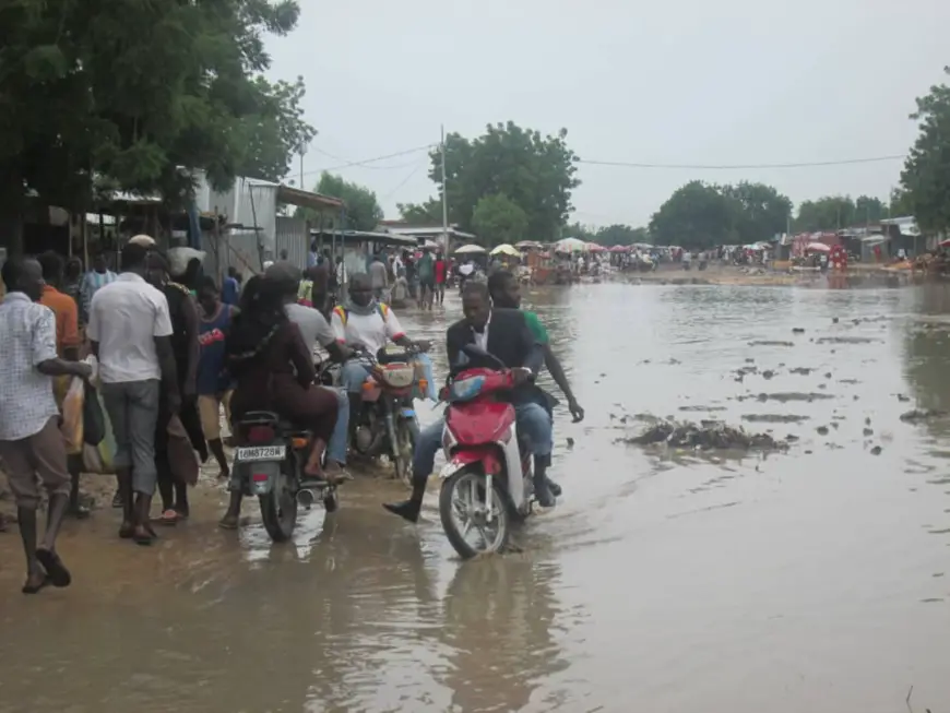 Une rue inondée à N'Djamena. © Alwihda Info