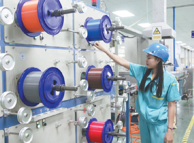 A Thai worker operates equipment in the Thai-Chinese Rayong Industrial Zone, a pioneer of the construction of the Belt and Road in Thailand. So far, the industrial zone has employed more than 30,000 Thai workers. (Photo by Sun Guangyong, People’s Daily)