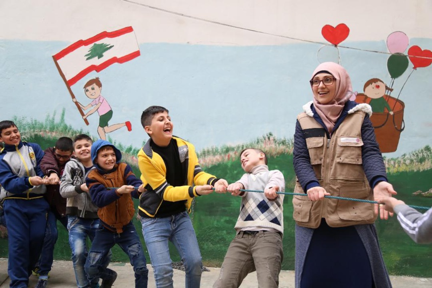 "القلب الكبير" تمنح مؤسسة "عامل" من لبنان جائزة الشارقة الدولية لمناصرة ودعم اللاجئين "القلب الكبير" تمنح مؤسسة "عامل" من لبنان جائزة الشارقة الدولية لمناصرة ودعم اللاجئين