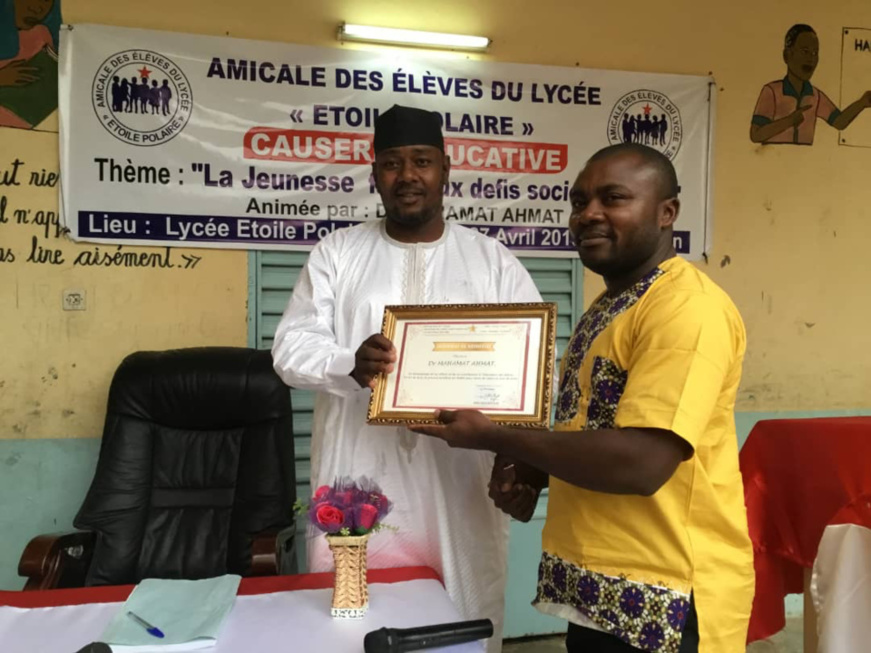 Tchad : "la jeunesse se trouve dans une société naturellement mal éduquée" Tchad : "la jeunesse se trouve dans une société naturellement mal éduquée"