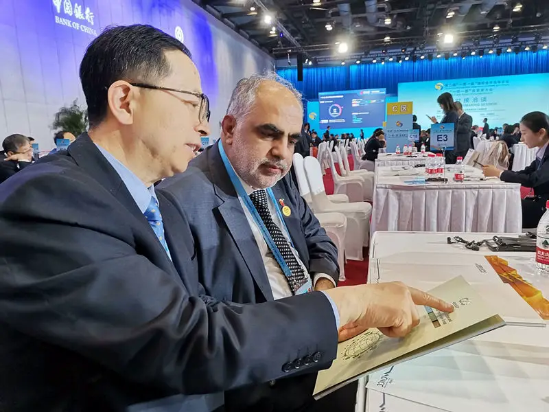 Entrepreneurs hold business negotiations at the Belt and Road CEO Conference during the 2nd BRF. Photo by Meng Xianglin, People’s Daily