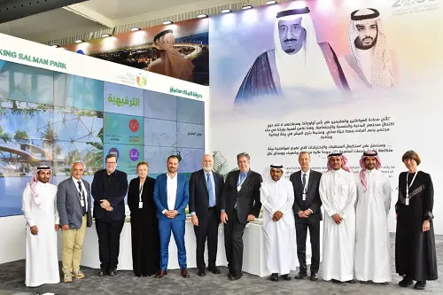 Group picture of the international experts attending Riyadh’s Lifestyle Transformation Forum (Photo: AETOSWire)