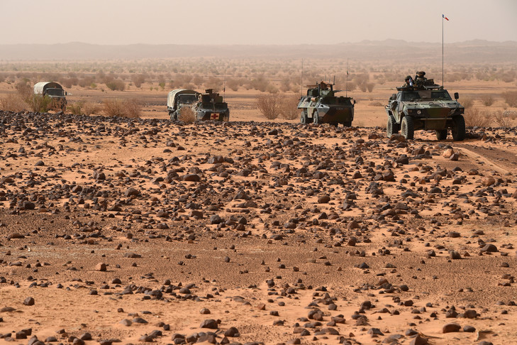 Véhicules de l’armée française lors de l’opération anti-terroriste Barkane dans le Sahel. 2015 PHILIPPE DESMAZES/AFP Véhicules de l’armée française lors de l’opération anti-terroriste Barkane dans le Sahel. 2015 PHILIPPE DESMAZES/AFP