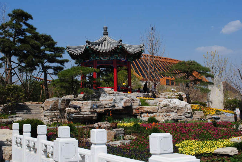 Visitors see miniature capital at Beijing Expo 2019