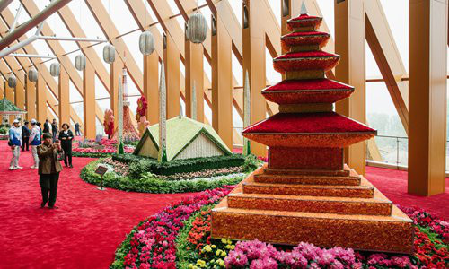 A variety of flowers are shaped into scenic spots and historical sites at the China Pavilion. (Photo by Li Hao from Global Times) A variety of flowers are shaped into scenic spots and historical sites at the China Pavilion. (Photo by Li Hao from Global Times)