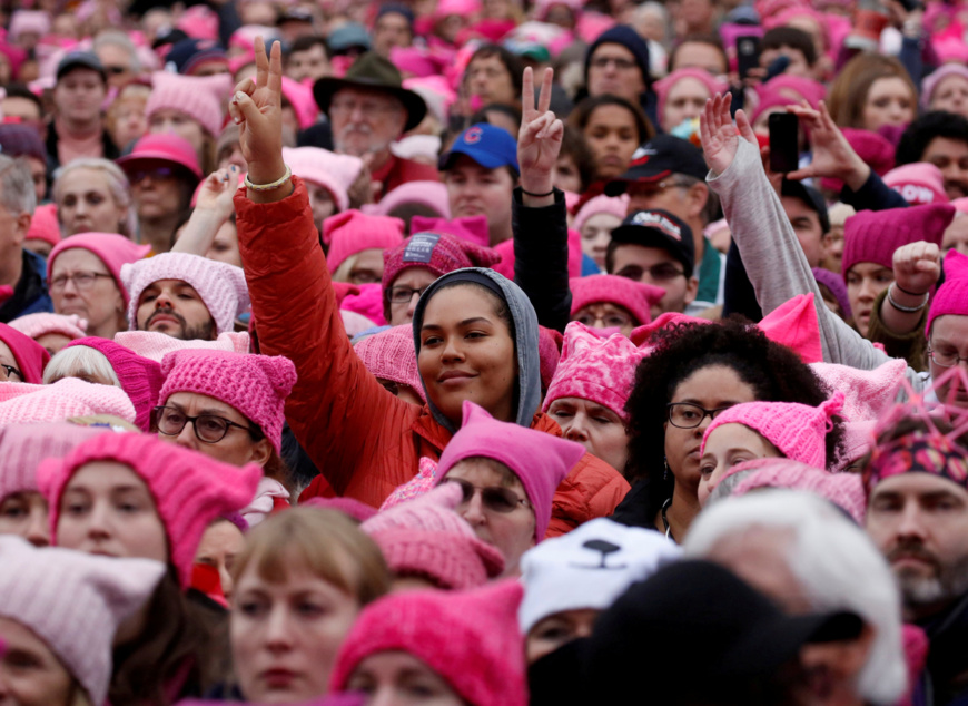 Les gens se réunissent pour la marche des femmes à Washington, États-Unis, le 21 janvier 2017. REUTERS / Shannon Stapleton Les gens se réunissent pour la marche des femmes à Washington, États-Unis, le 21 janvier 2017. REUTERS / Shannon Stapleton