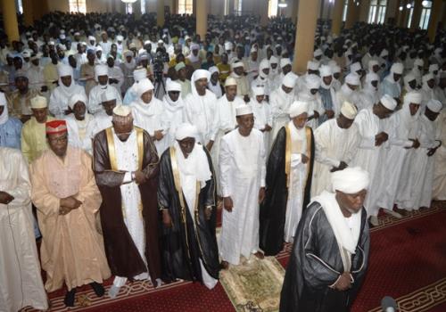 Prière de l'Aïd El Fitr à la grande mosquée de N'Djamena, mardi 4 juin 2019. Prière de l'Aïd El Fitr à la grande mosquée de N'Djamena, mardi 4 juin 2019.