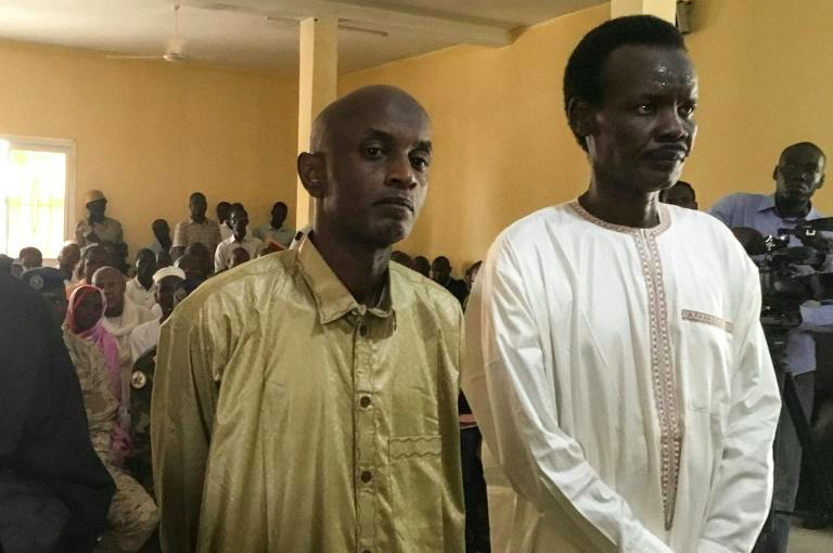 Deux responsables d'un groupe rebelle tchadien, Ahmat Yacoub Adam (droite) et Hassan Boulmaye, devant le tribunal à N'Djamena le 6 juin 2019 © AFP/Djimet WICHE Deux responsables d'un groupe rebelle tchadien, Ahmat Yacoub Adam (droite) et Hassan Boulmaye, devant le tribunal à N'Djamena le 6 juin 2019 © AFP/Djimet WICHE