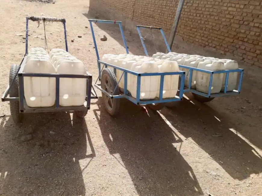 Des pousses-pousses d'eau à Abéché. © Alwihda Info