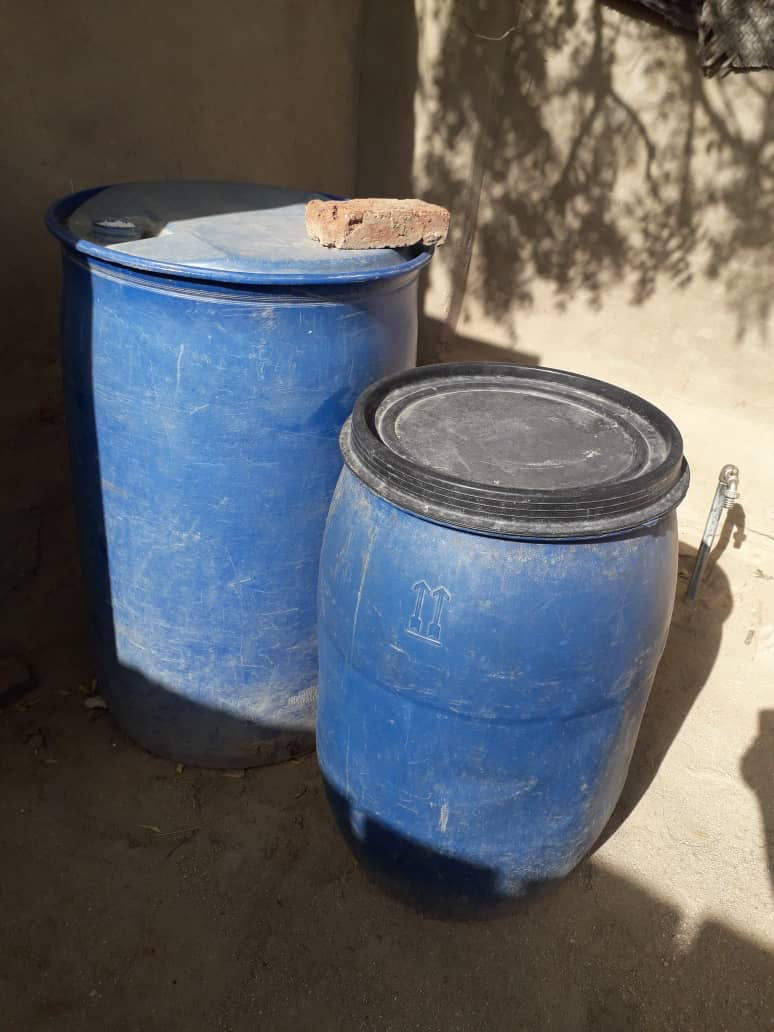 Des fûts d'eau à Abéché, Tchad. © Alwihda Info Des fûts d'eau à Abéché, Tchad. © Alwihda Info