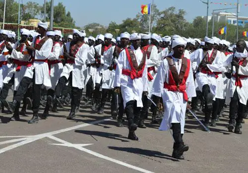 Des paramilitaires de la garde nationale et nomade du Tchad, lors d'un défilé. © DR